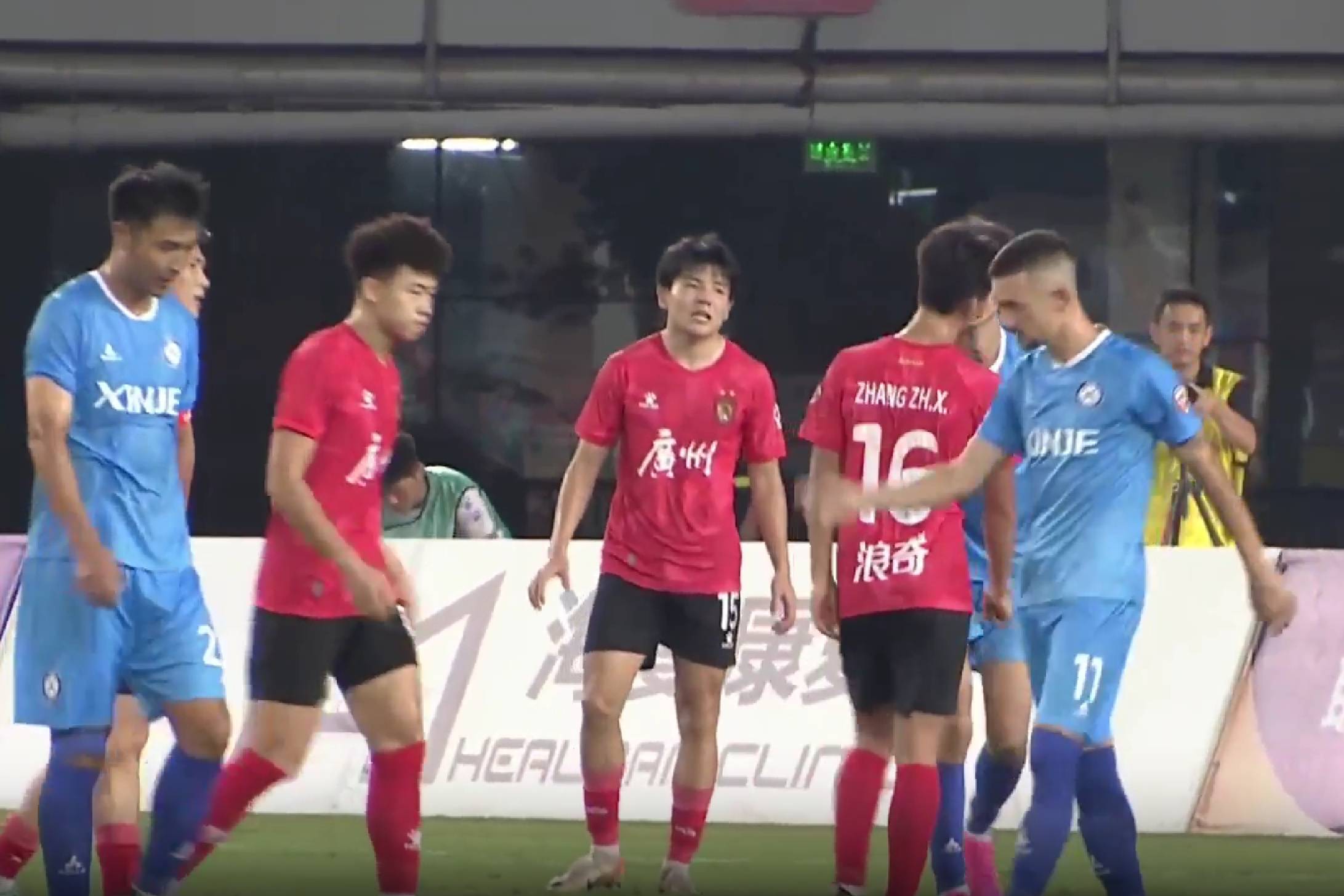 广州恒大主场险胜大连一方,继续追赶榜首 广州恒大主场险胜大连一方,继续追赶榜首