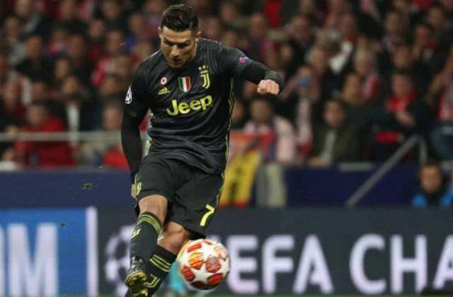 尤文图斯前锋表现神勇,孤独破门得分 尤文图斯前锋表现神勇,孤独破门得分