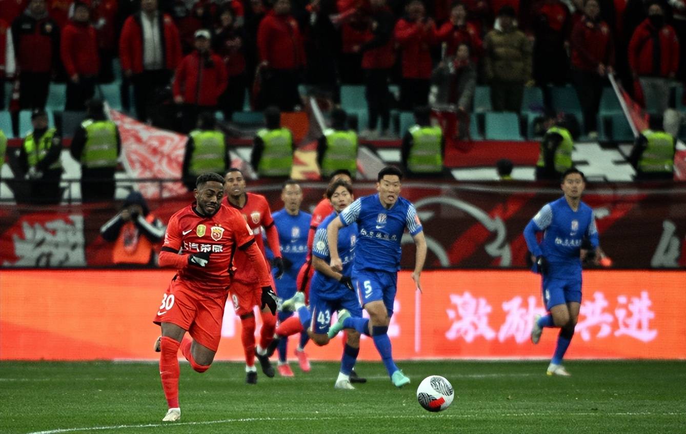 亚冠比赛冷门不断,实力相近球队竞争激烈 亚冠比赛冷门不断,实力相近球队竞争激烈