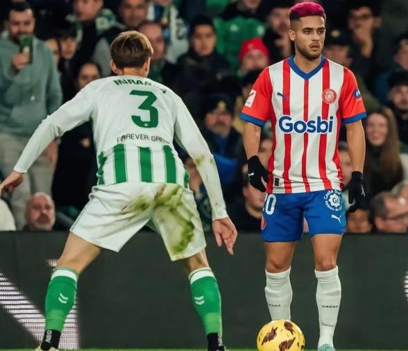 皇家贝蒂斯在主场打破僵局,最后时刻反超对手取得胜利 皇家贝蒂斯在主场打破僵局,最后时刻反超对手取得胜利