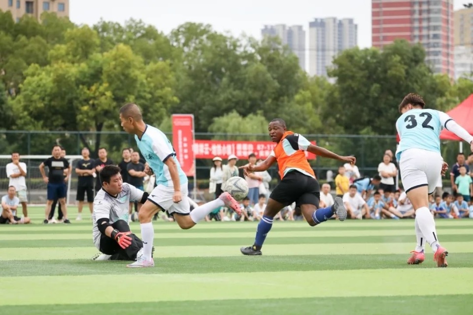 一场重要的国际足球比赛精彩纷呈 一场重要的国际足球比赛精彩纷呈