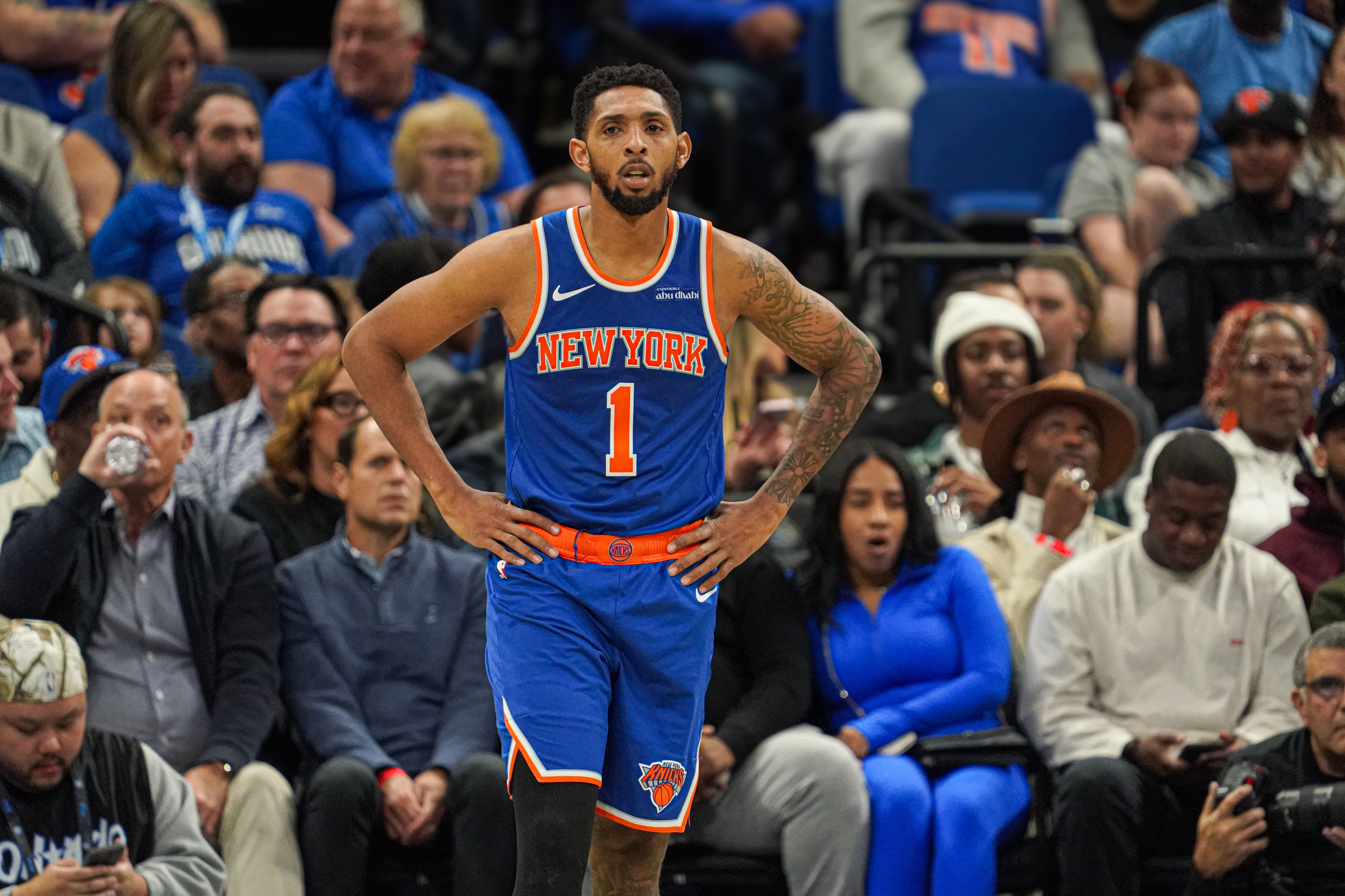 伯恩利主教练集中火力调整阵型,争取胜利 伯恩利主教练集中火力调整阵型,争取胜利