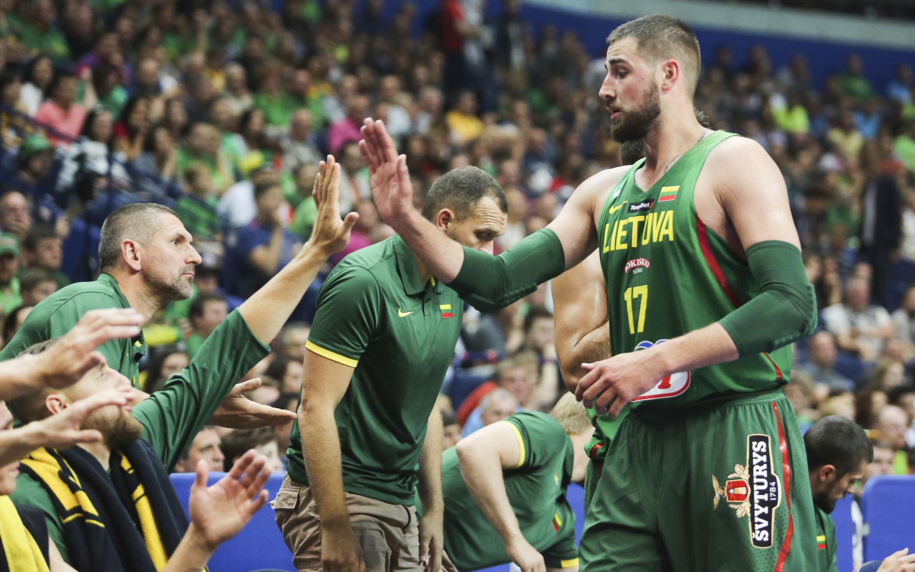 斯洛伐克客场大胜立陶宛,取得首胜 斯洛伐克客场大胜立陶宛,取得首胜