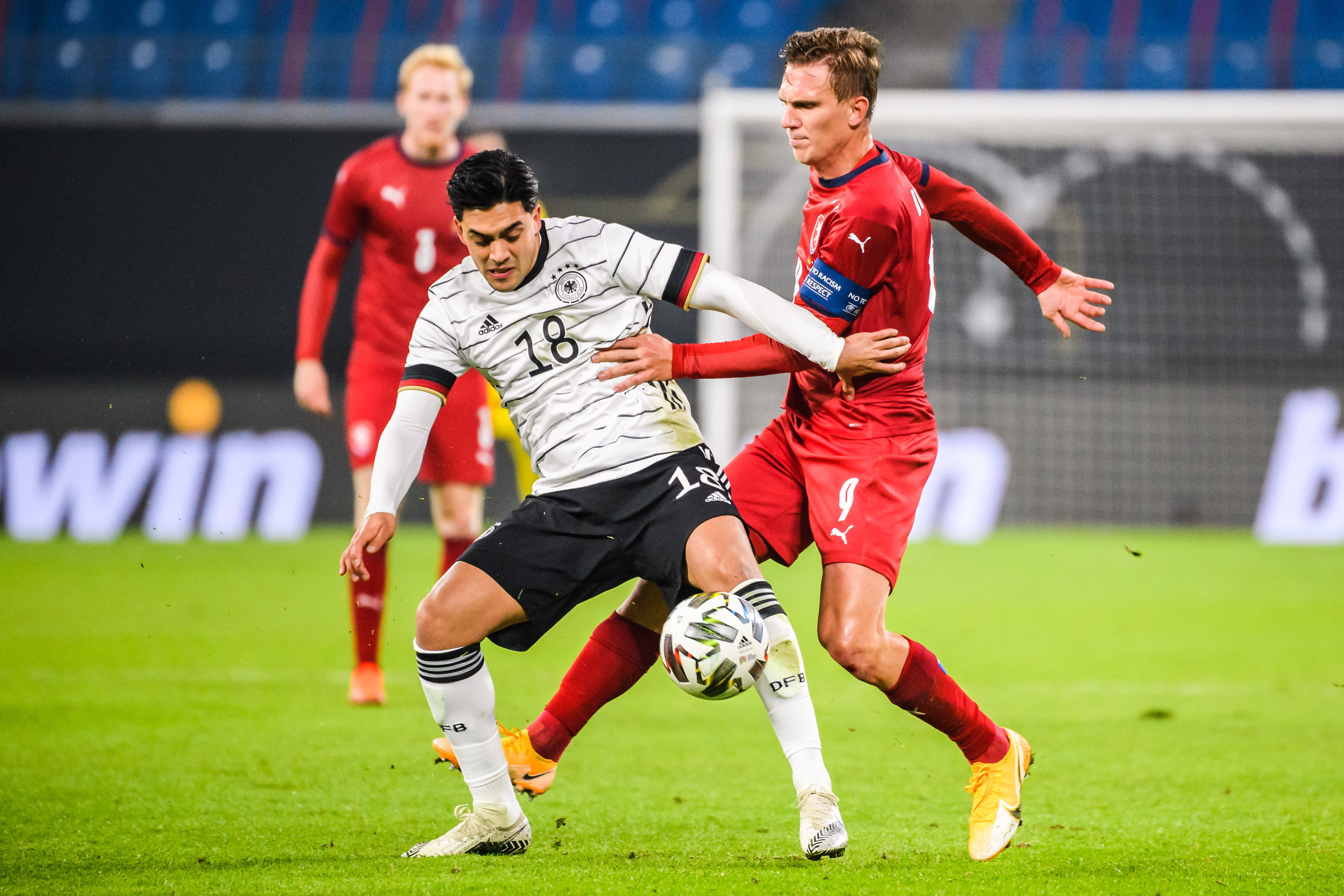 德国队险胜捷克,挺进欧洲杯16强赛 德国队险胜捷克,挺进欧洲杯16强赛