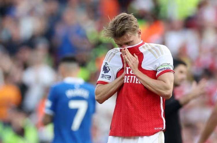 阿森纳青训崭露头角,年轻球员表现耀眼 阿森纳青训崭露头角,年轻球员表现耀眼