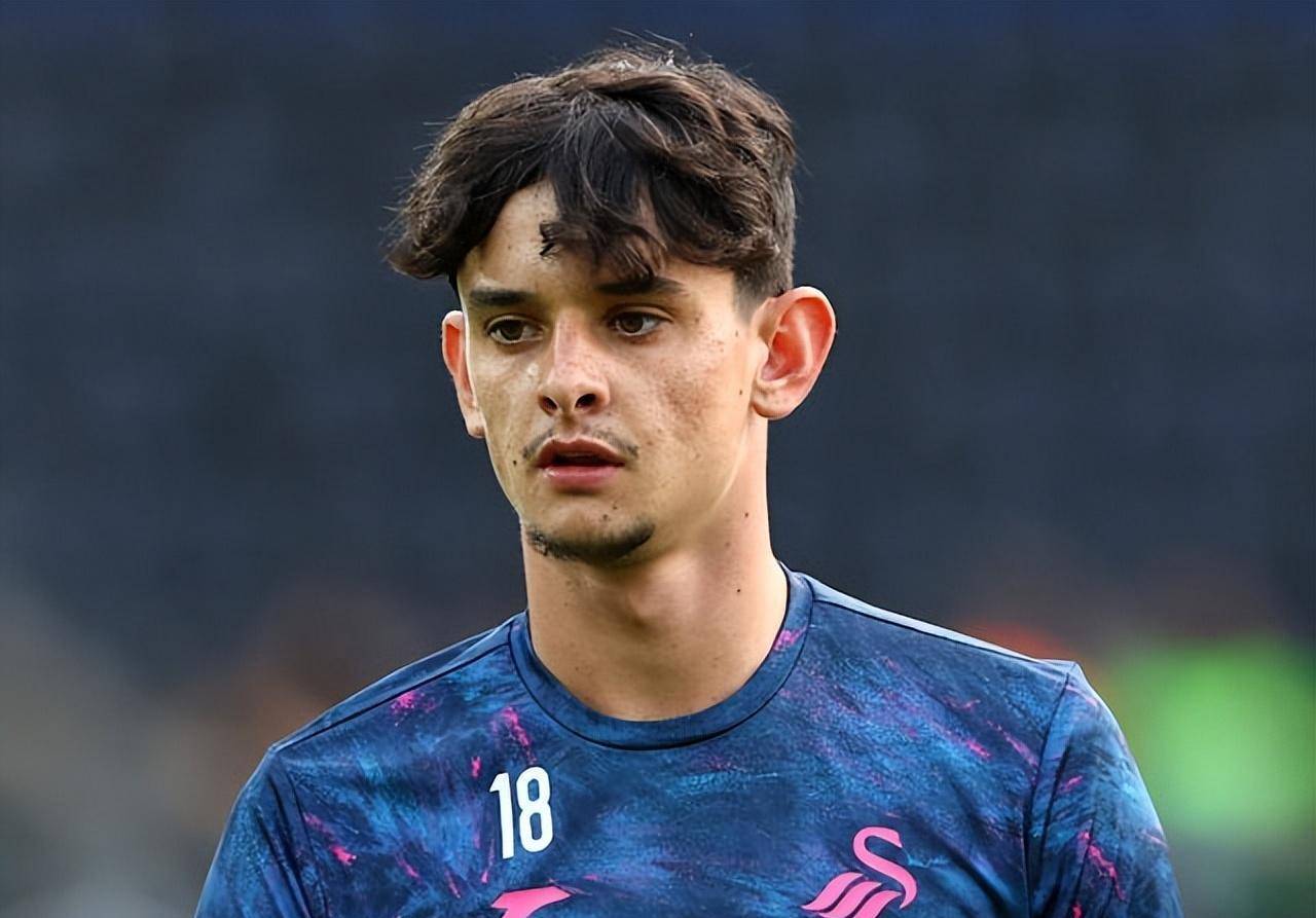 阿森纳青训崭露头角,年轻球员表现耀眼 阿森纳青训崭露头角,年轻球员表现耀眼