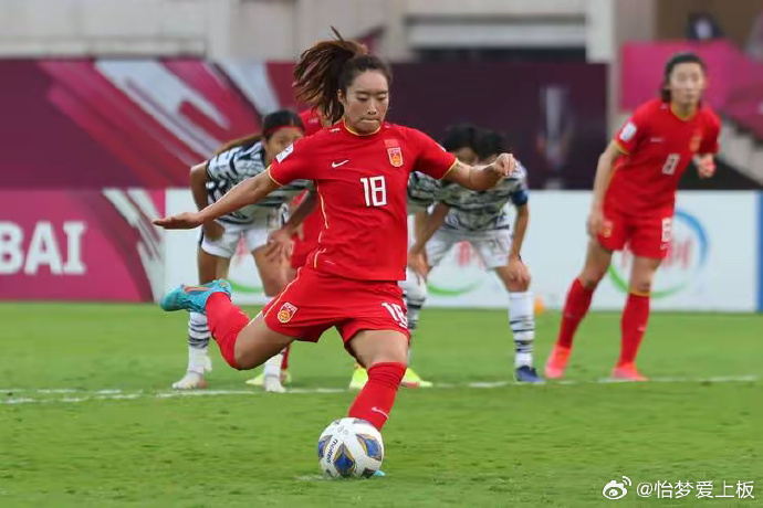 无往不胜:女足队员劲敌竞逐,团结一心向胜利进发 无往不胜:女足队员劲敌竞逐,团结一心向胜利进发