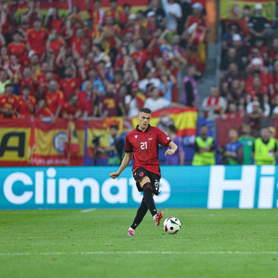 西班牙队一球小胜希腊,积分暂居小组第三! 西班牙队一球小胜希腊,积分暂居小组第三!