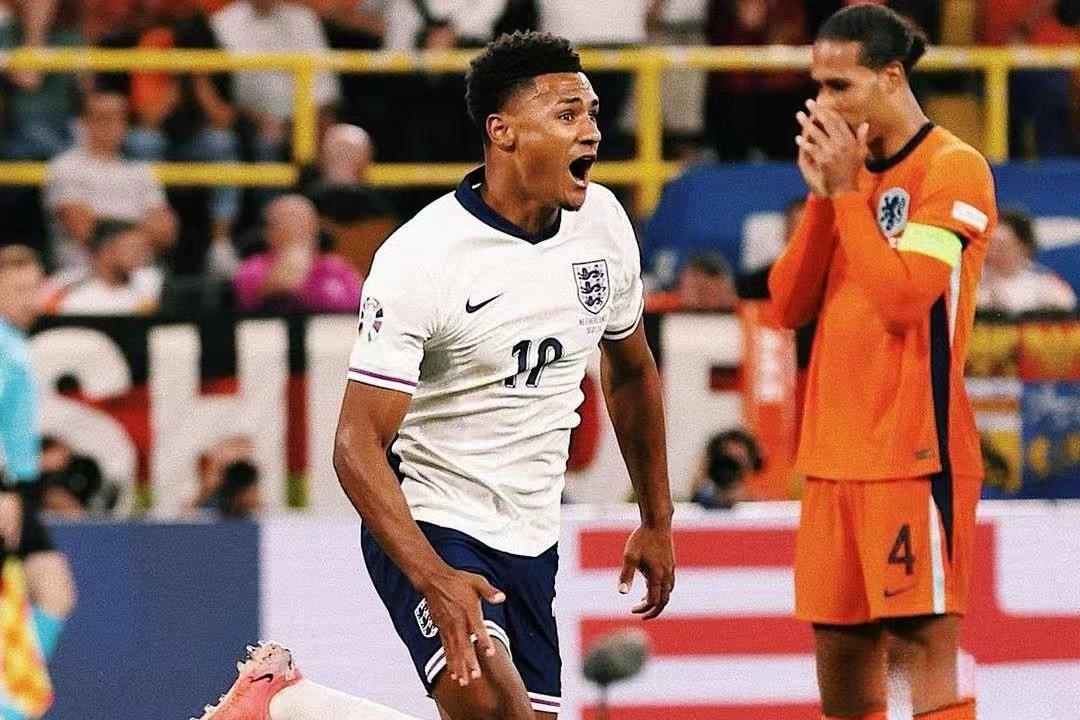 西班牙队一球小胜希腊,积分暂居小组第三! 西班牙队一球小胜希腊,积分暂居小组第三!