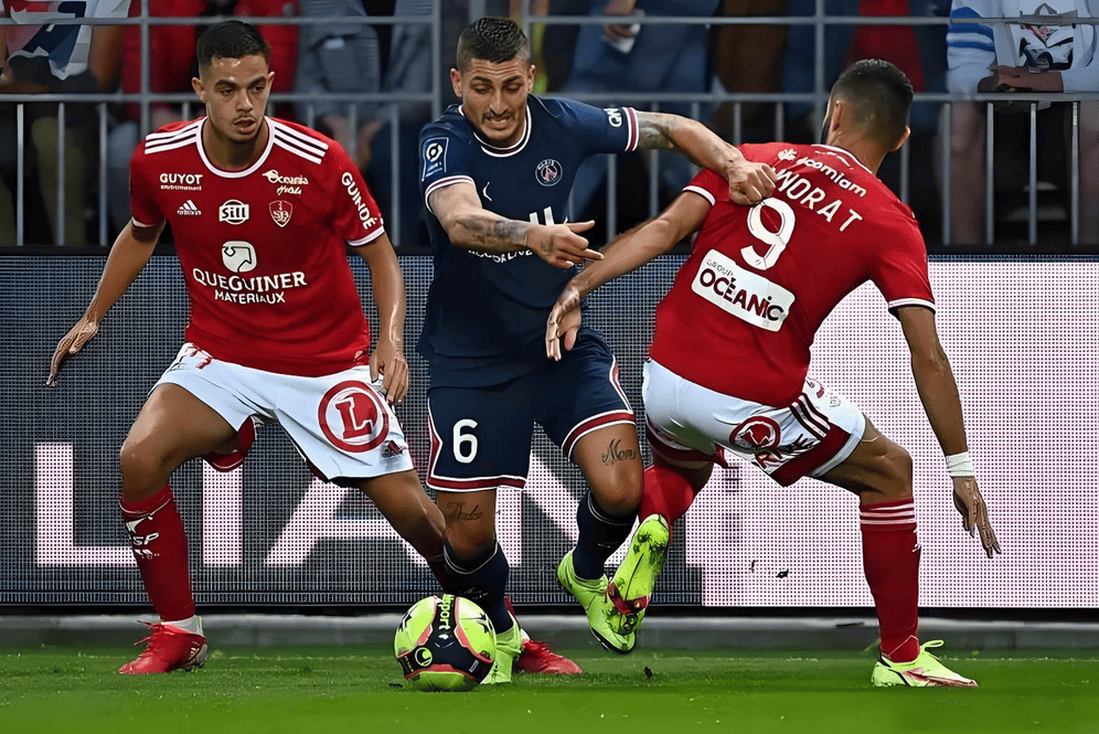 里尔客场大胜,继续追赶法甲冠军 里尔客场大胜,继续追赶法甲冠军