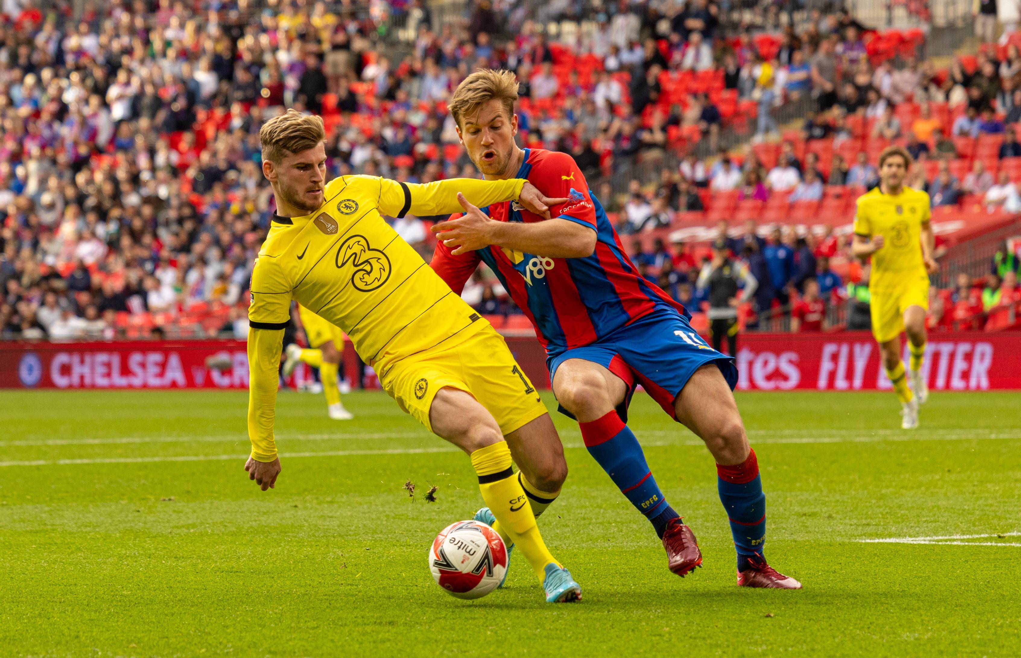 切尔西队员庆祝胜利晋级淘汰赛 切尔西队员庆祝胜利晋级淘汰赛