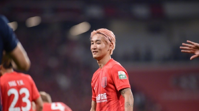 精湛表现上演,顶尖球队取得惊人胜利 精湛表现上演,顶尖球队取得惊人胜利