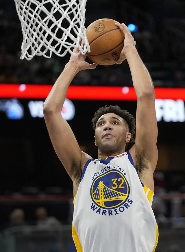 爵士球员士气高涨,连胜前行 爵士球员士气高涨,连胜前行