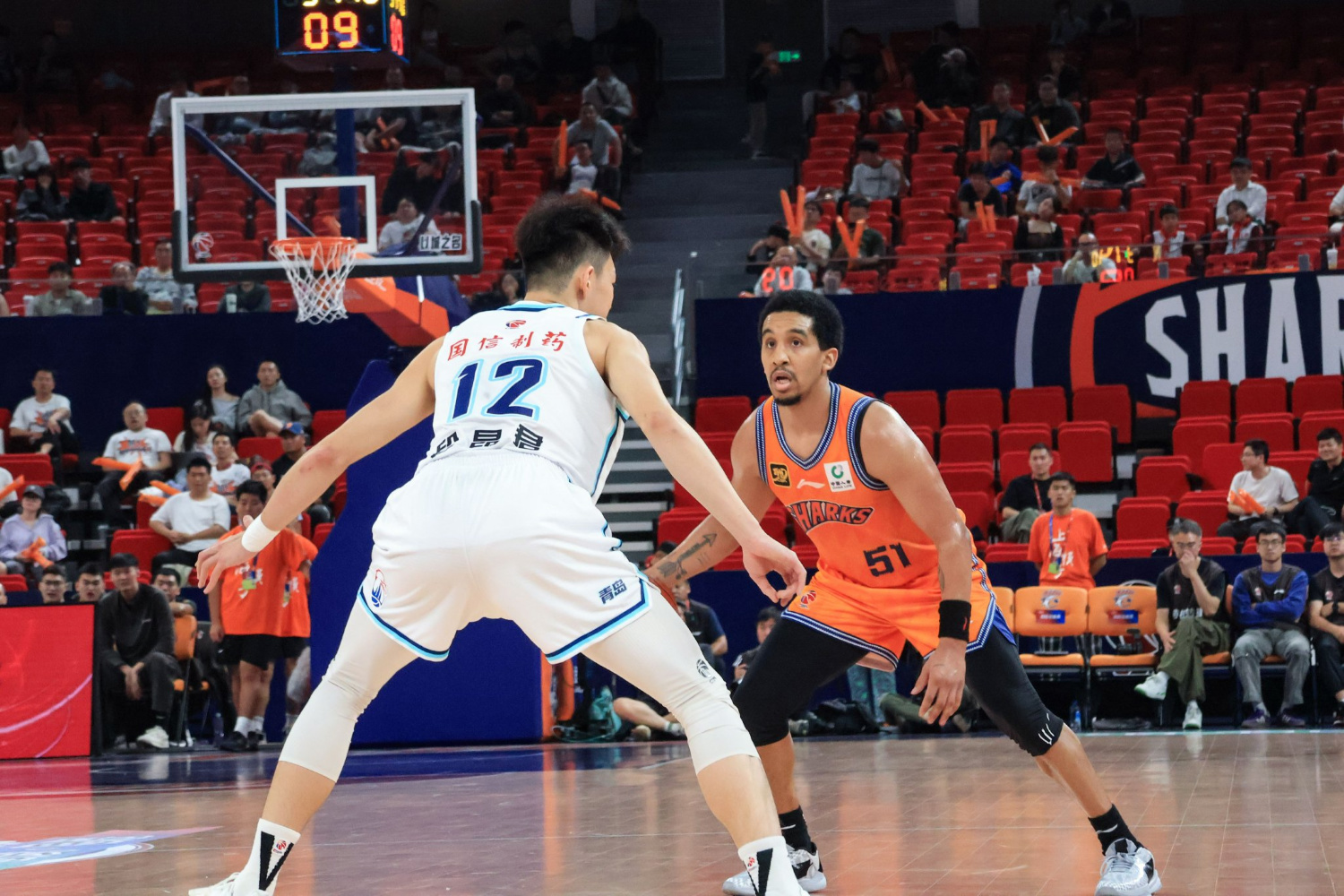 青岛客场击败河南,结束连败 青岛客场击败河南,结束连败