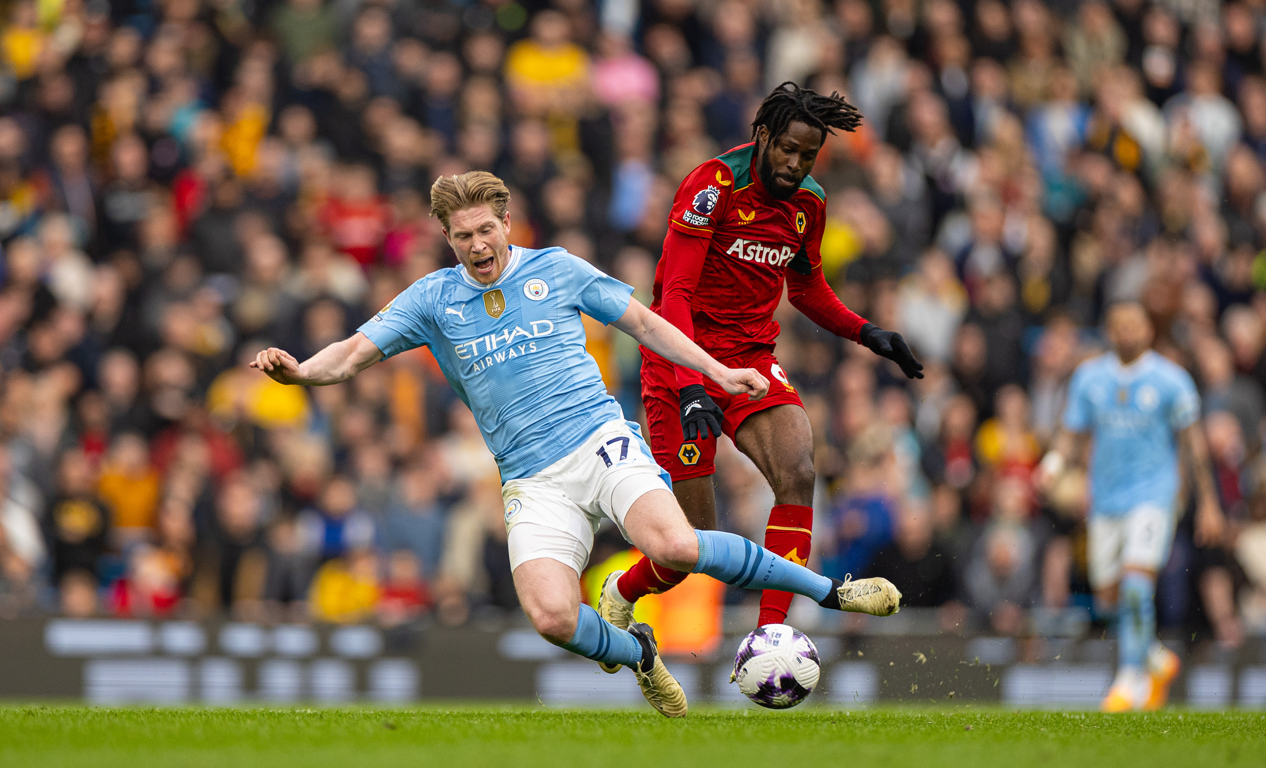 曼城客场大胜狼队,英超榜首继续朝前迈进 曼城客场大胜狼队,英超榜首继续朝前迈进