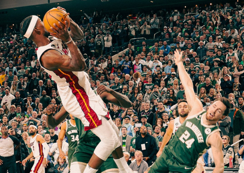 勇士队球员在训练中刷新体能成绩 勇士队球员在训练中刷新体能成绩