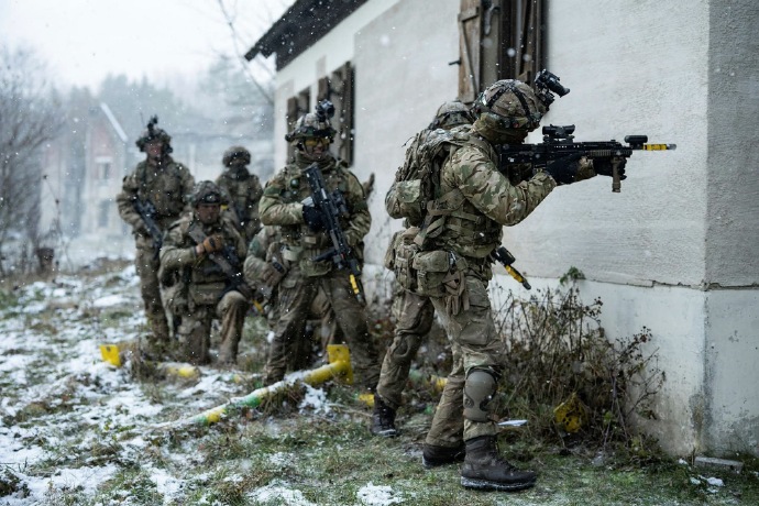 斯特拉斯堡战术精湛,全队投入 斯特拉斯堡战术精湛,全队投入