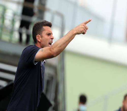 博洛尼亚主场失利,球迷批评教练战术不当 博洛尼亚主场失利,球迷批评教练战术不当