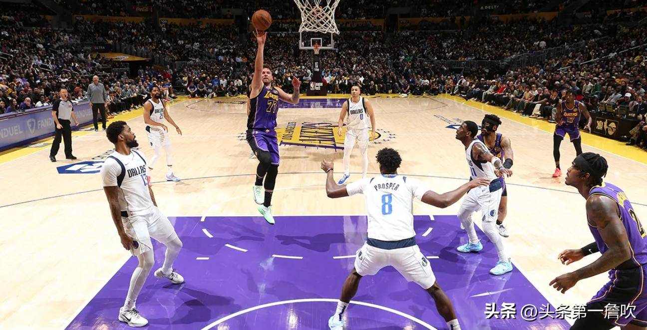 湖人双杀独行侠,取得三连胜 湖人双杀独行侠,取得三连胜