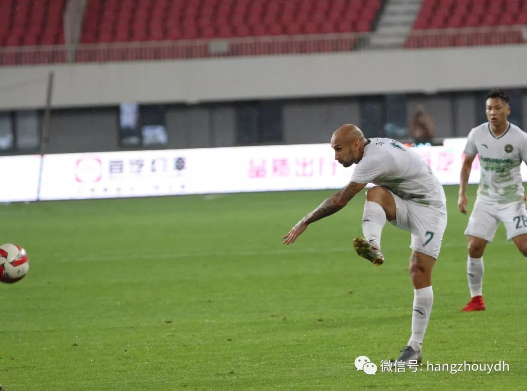 绿城挑战人和,客场作战需全力争胜 绿城挑战人和,客场作战需全力争胜