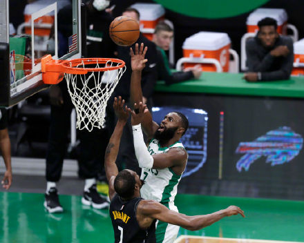 湖南队主场失利,急需调整状态 湖南队主场失利,急需调整状态