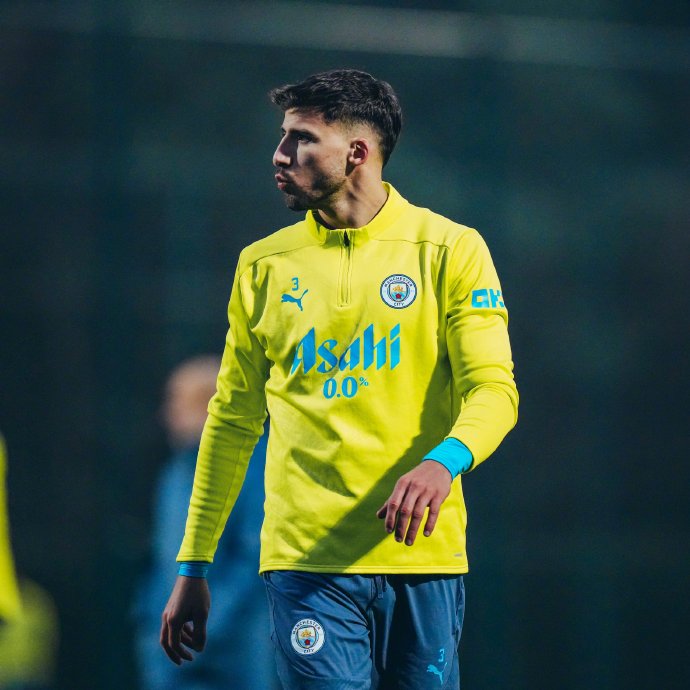 球员备战全情投入,备受赞誉 球员备战全情投入,备受赞誉