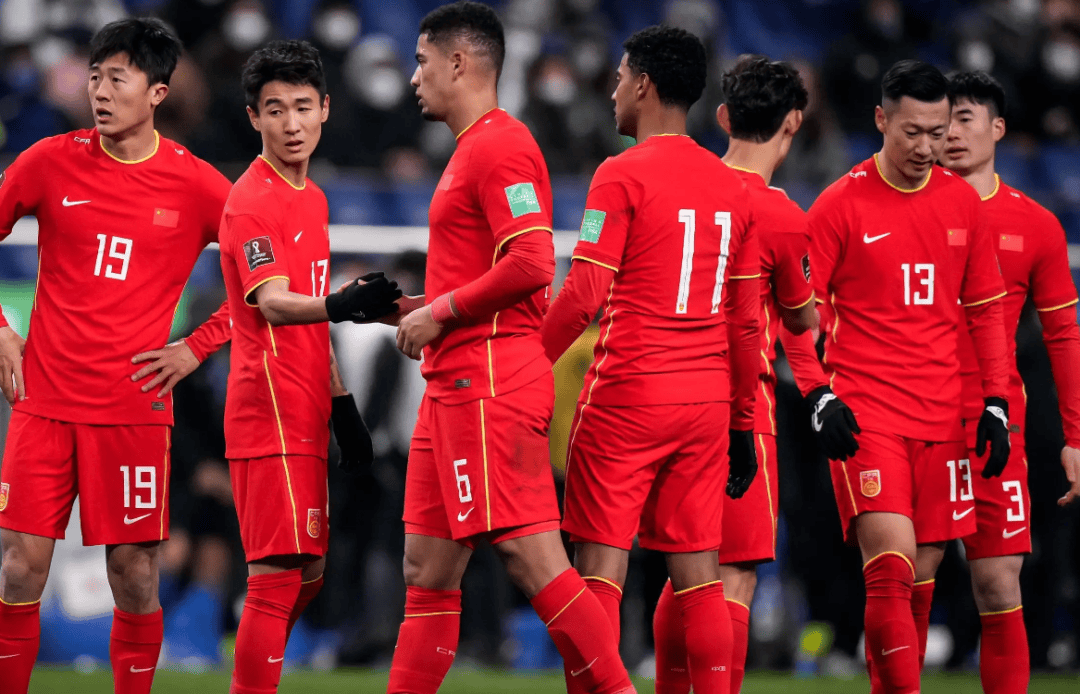 球员备战全情投入,备受赞誉 球员备战全情投入,备受赞誉