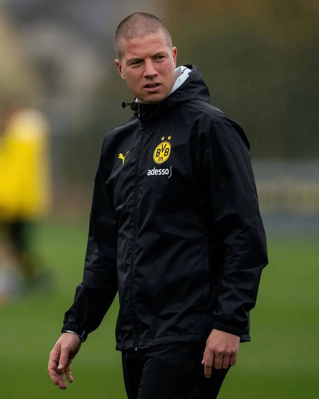 多特蒙德主帅赛后发言引争议,支持者与批评者分歧 多特蒙德主帅赛后发言引争议,支持者与批评者分歧