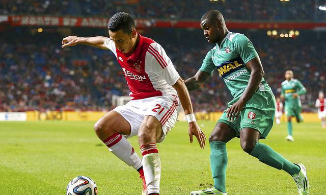 阿贾克斯在欧冠比赛中表现出色，晋级越来越近