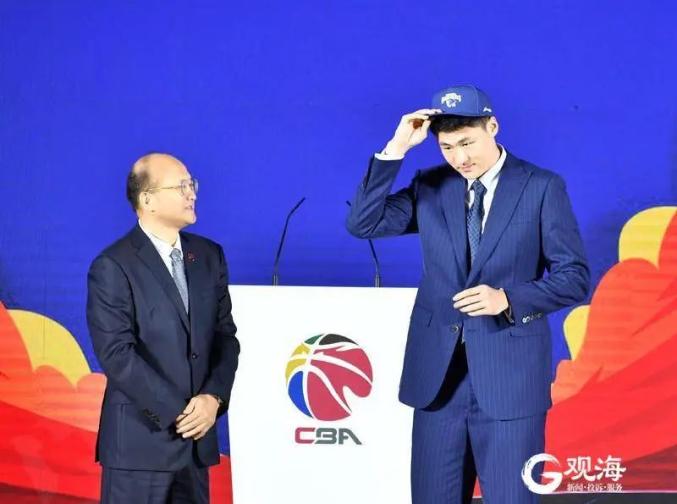 赛季结束,球队总经理正全力筹备选秀大会 赛季结束,球队总经理正全力筹备选秀大会