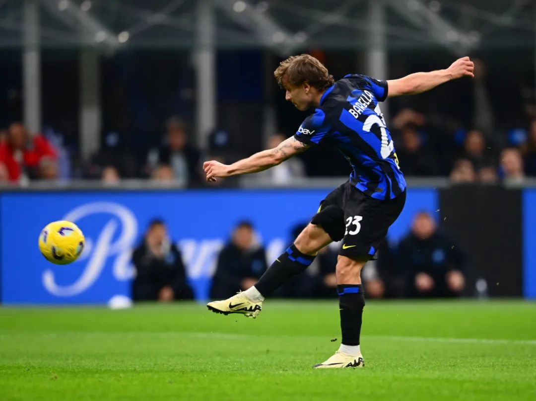 那不勒斯主场战平对手,争夺激烈 那不勒斯主场战平对手,争夺激烈