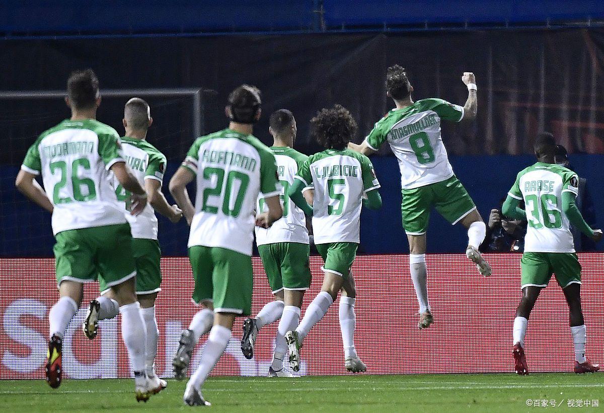 不莱梅守门员连续两场比赛表现出色,助球队保持不败 不莱梅守门员连续两场比赛表现出色,助球队保持不败