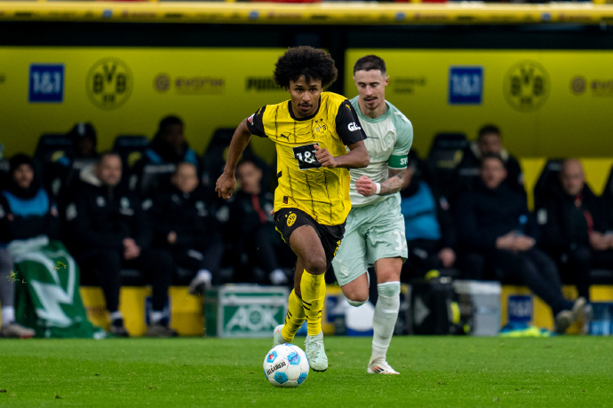 不莱梅守门员连续两场比赛表现出色,助球队保持不败 不莱梅守门员连续两场比赛表现出色,助球队保持不败