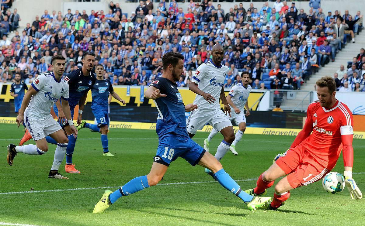 沙尔克04客场战胜了奥格斯堡,实现三连胜 沙尔克04客场战胜了奥格斯堡,实现三连胜