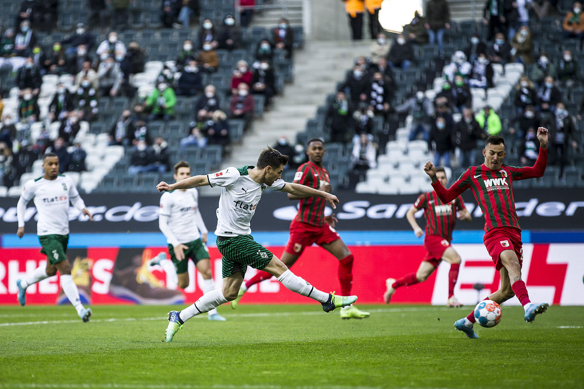 沙尔克04客场战胜了奥格斯堡,实现三连胜 沙尔克04客场战胜了奥格斯堡,实现三连胜