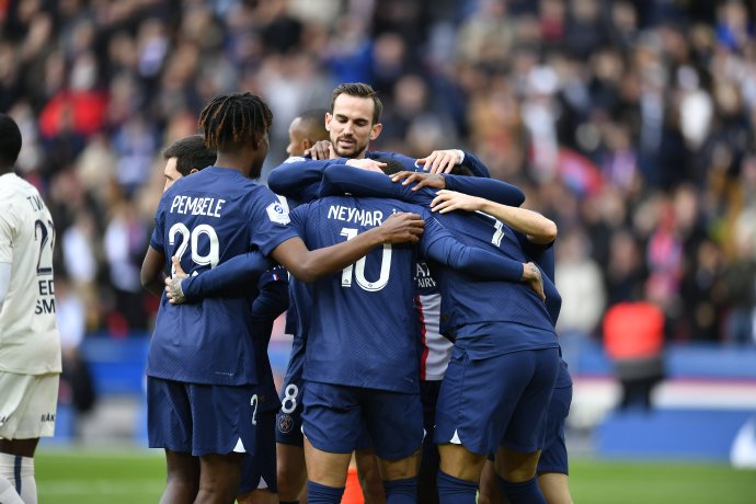 里尔客场战胜对手,继续领跑积分榜 里尔客场战胜对手,继续领跑积分榜