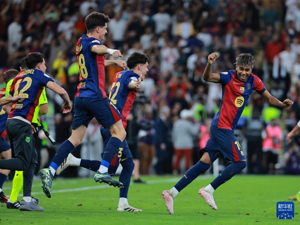 聚焦足球竞技场:各队争夺胜利瞬间 聚焦足球竞技场:各队争夺胜利瞬间