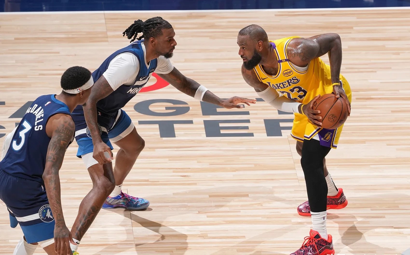 勇士击败黄蜂,培根全场表现出色 勇士击败黄蜂,培根全场表现出色