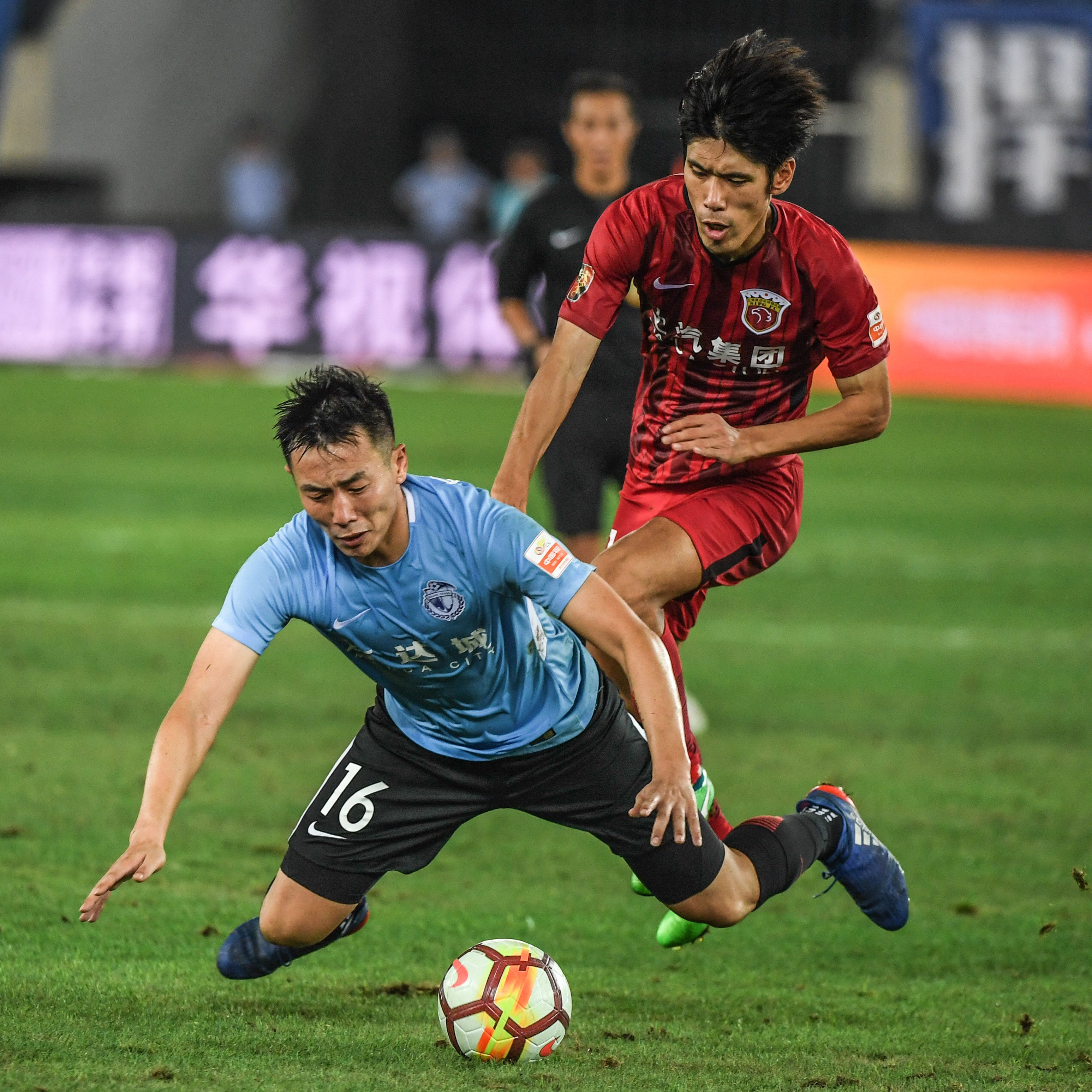 斯文大连一方1-1平局上海上港,积分持平 斯文大连一方1-1平局上海上港,积分持平