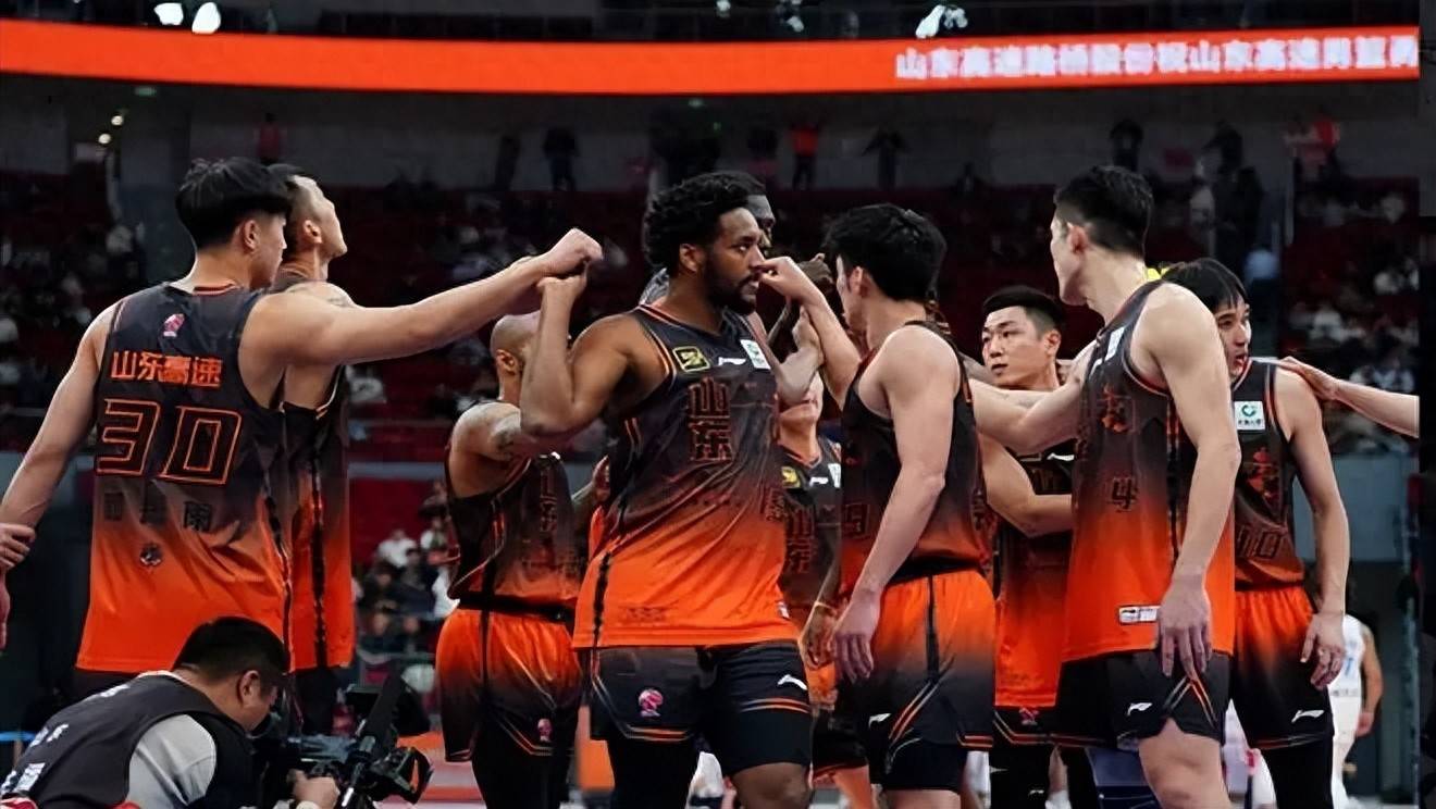 广东队与山东男篮争夺胜利权益 广东队与山东男篮争夺胜利权益