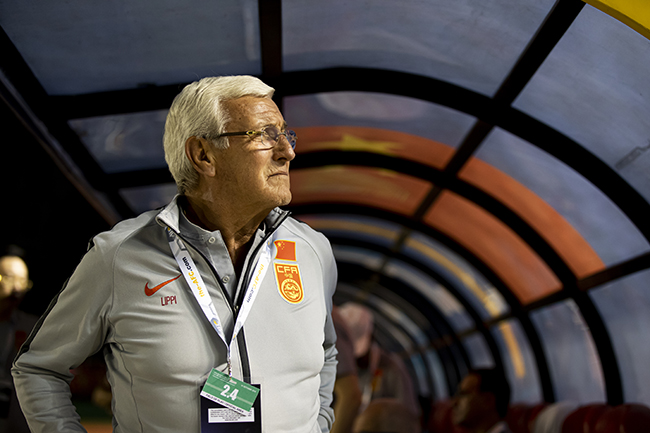 全队合力战进球,体现相互信任和默契配合 全队合力战进球,体现相互信任和默契配合