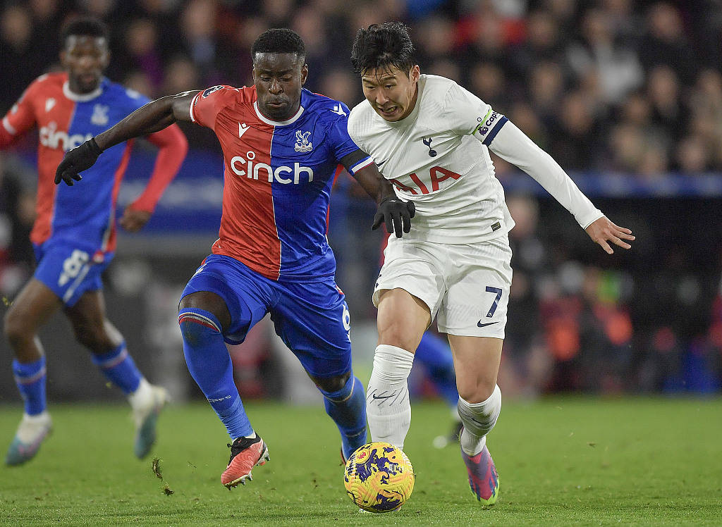 全队合力战进球,体现相互信任和默契配合 全队合力战进球,体现相互信任和默契配合