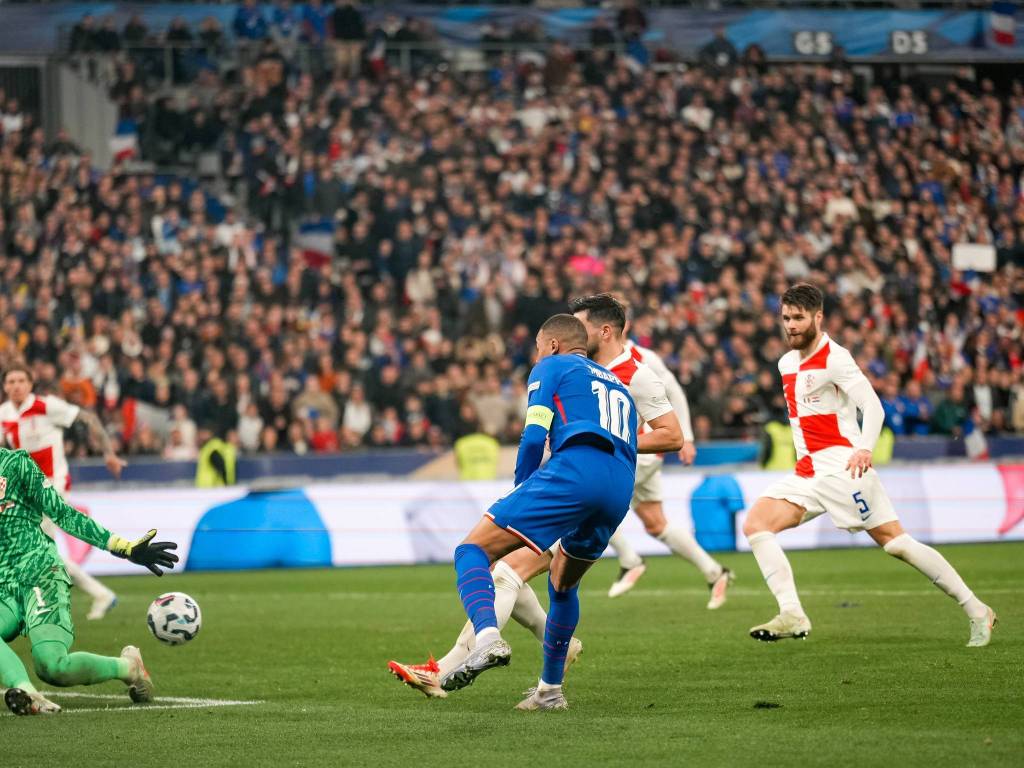 克罗地亚队逆袭晋级，锁定四强席位