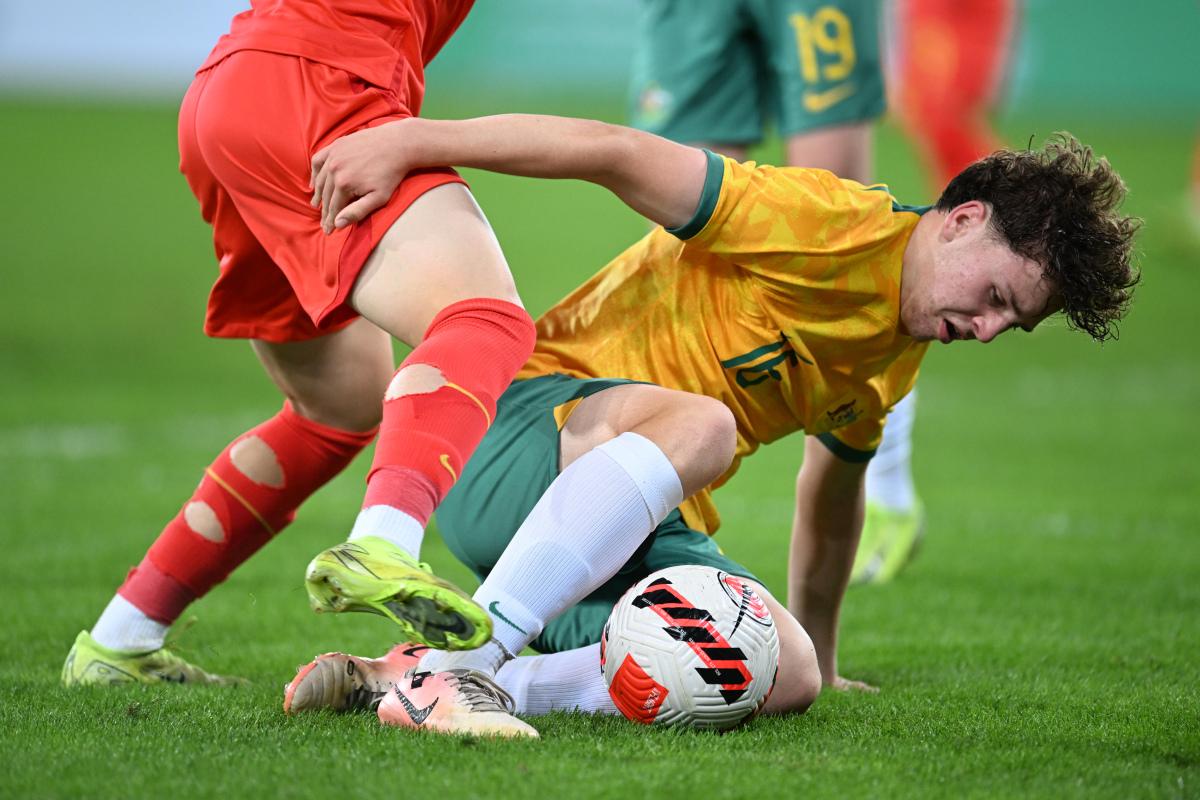 高温对抗!国内足球联赛热血搏杀 高温对抗!国内足球联赛热血搏杀