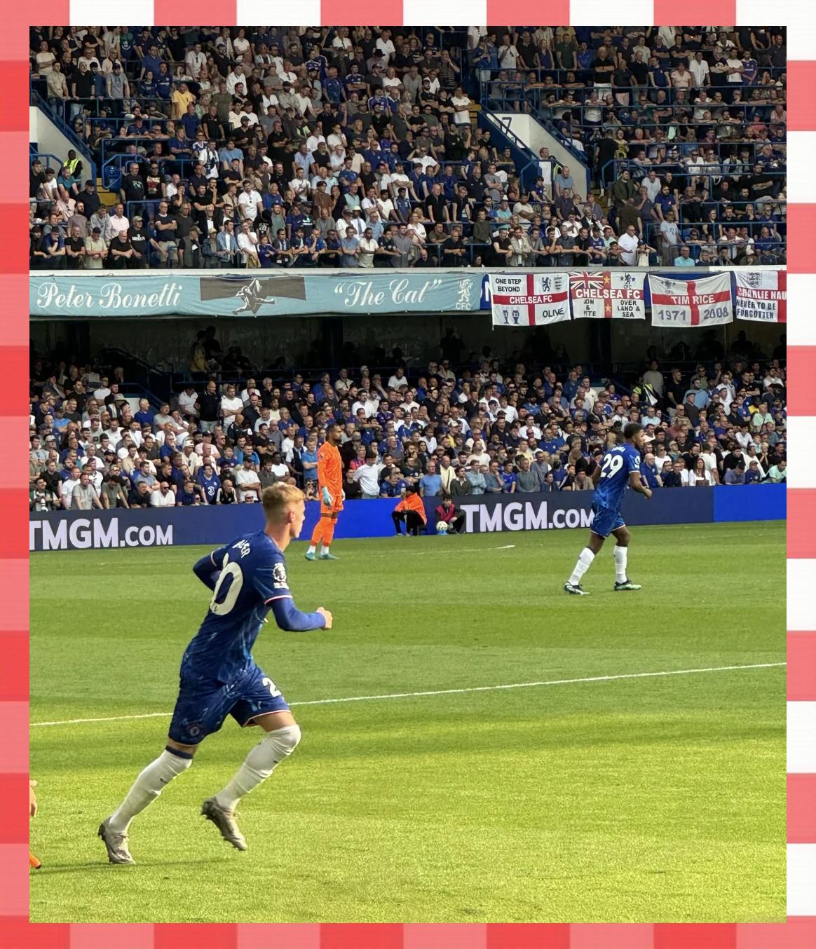 看好球队!斯坦福桥球场举行激烈比赛 看好球队!斯坦福桥球场举行激烈比赛