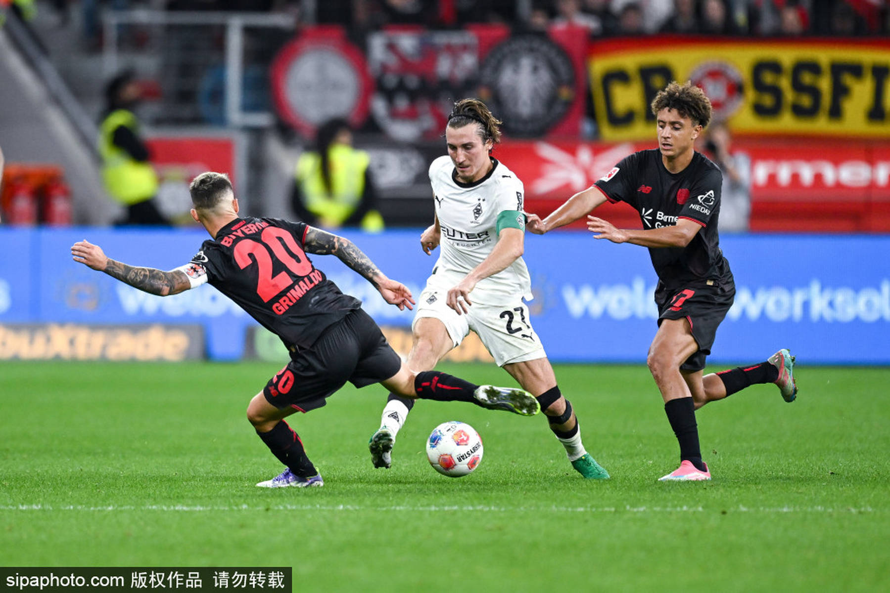 精英对决!勒沃库森与门兴格拉德巴赫激战 精英对决!勒沃库森与门兴格拉德巴赫激战