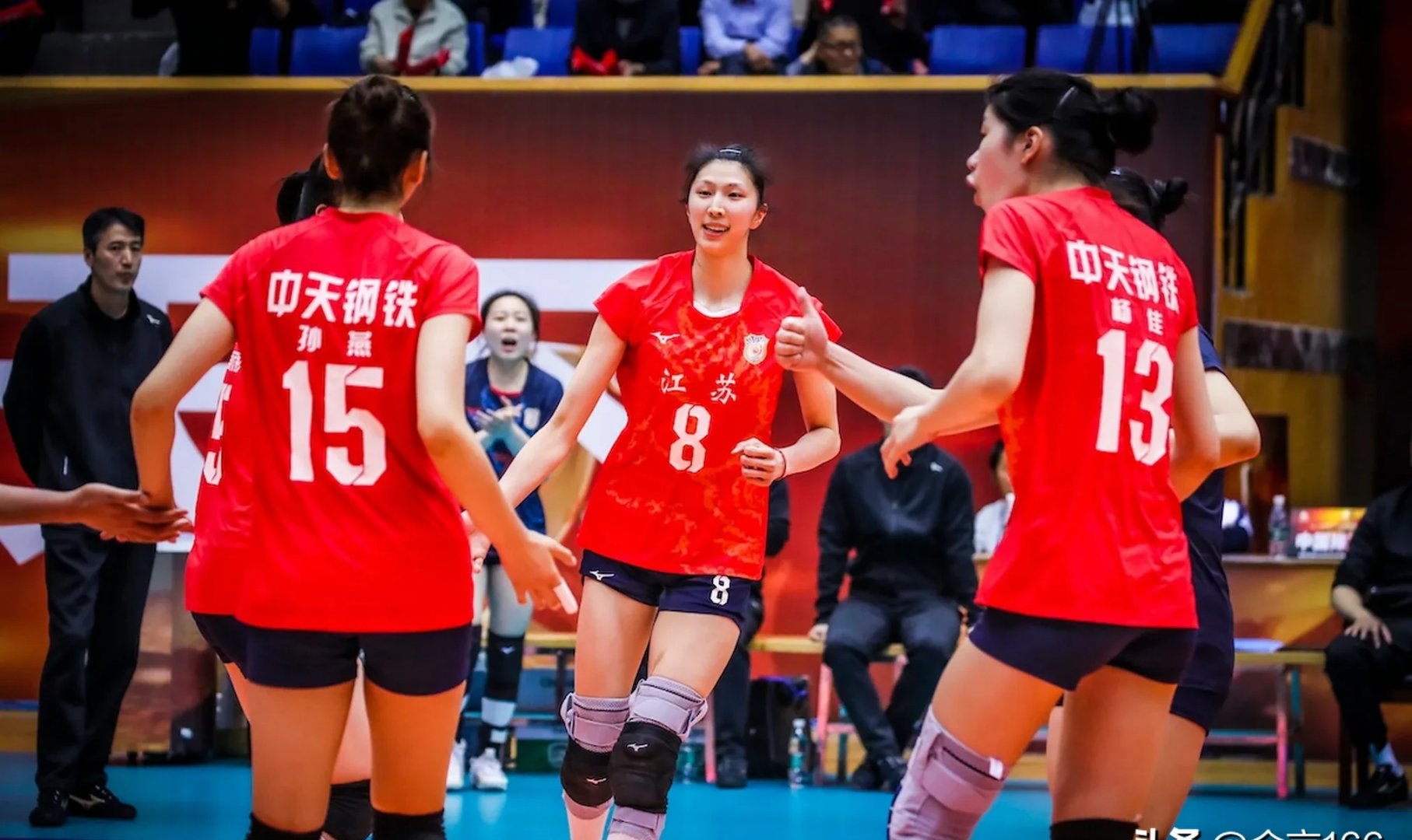 冠军之争激烈展开女子联赛火爆开赛 冠军之争激烈展开女子联赛火爆开赛