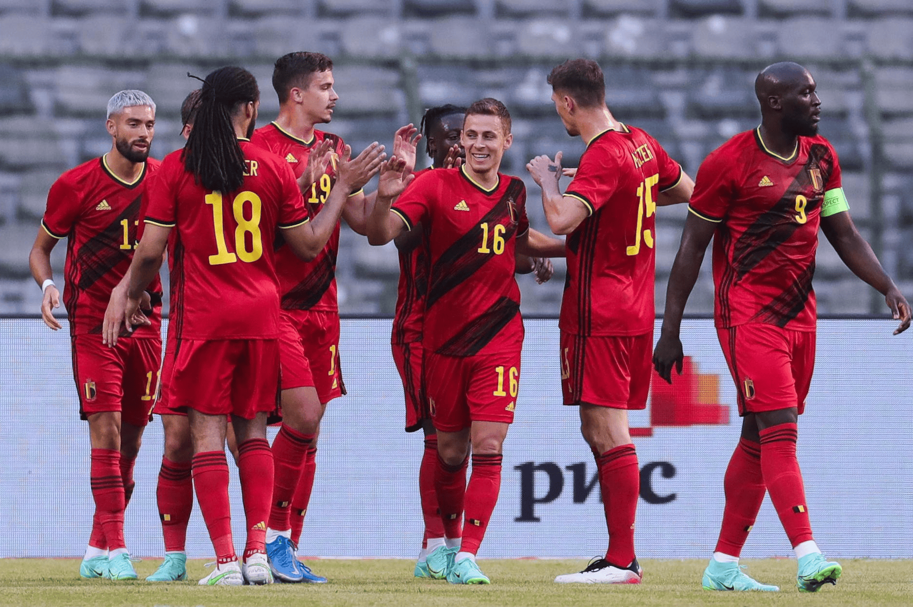 比利时队技压瑞典队,气势如虹 比利时队技压瑞典队,气势如虹