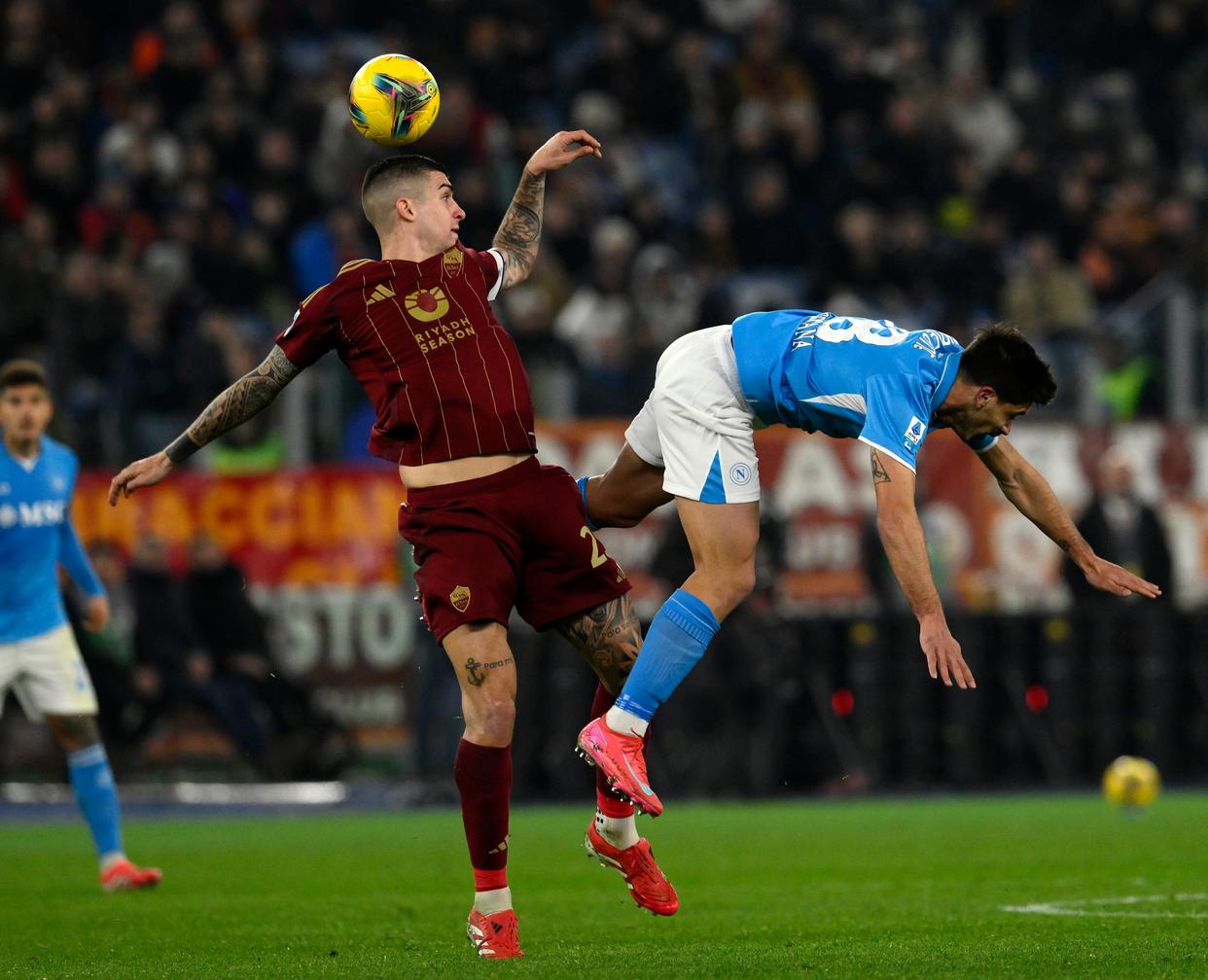 那不勒斯在主场大胜罗马,赢得关键胜利 那不勒斯在主场大胜罗马,赢得关键胜利