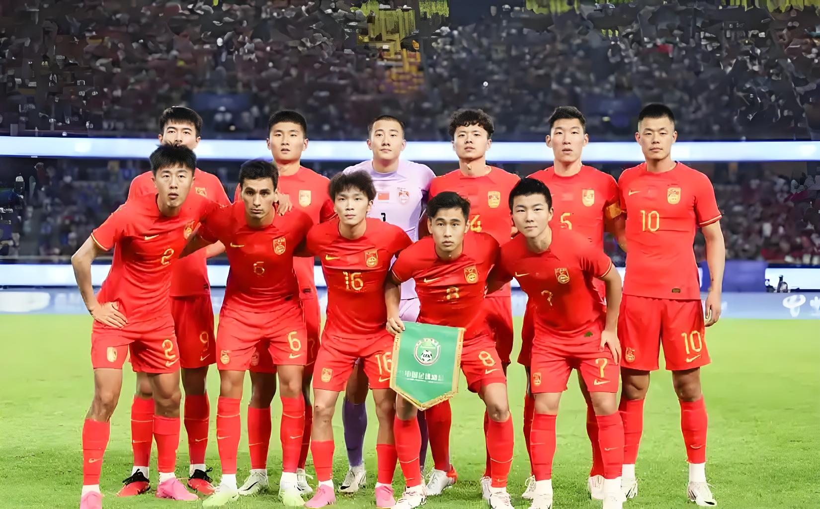 足球场上的狂欢中国职业联赛格局风起云涌 足球场上的狂欢中国职业联赛格局风起云涌